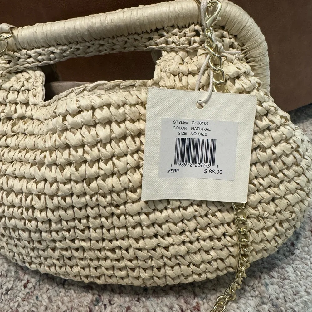 Sol Mer cream crochet purse with gold chain strap #crochet #summer. Retail $88